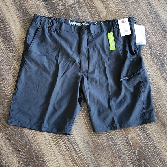 🖤 Wrangler Men's Black Outdoor Shorts – Size 42 NWT black cargo shorts new - Picture 10 of 16